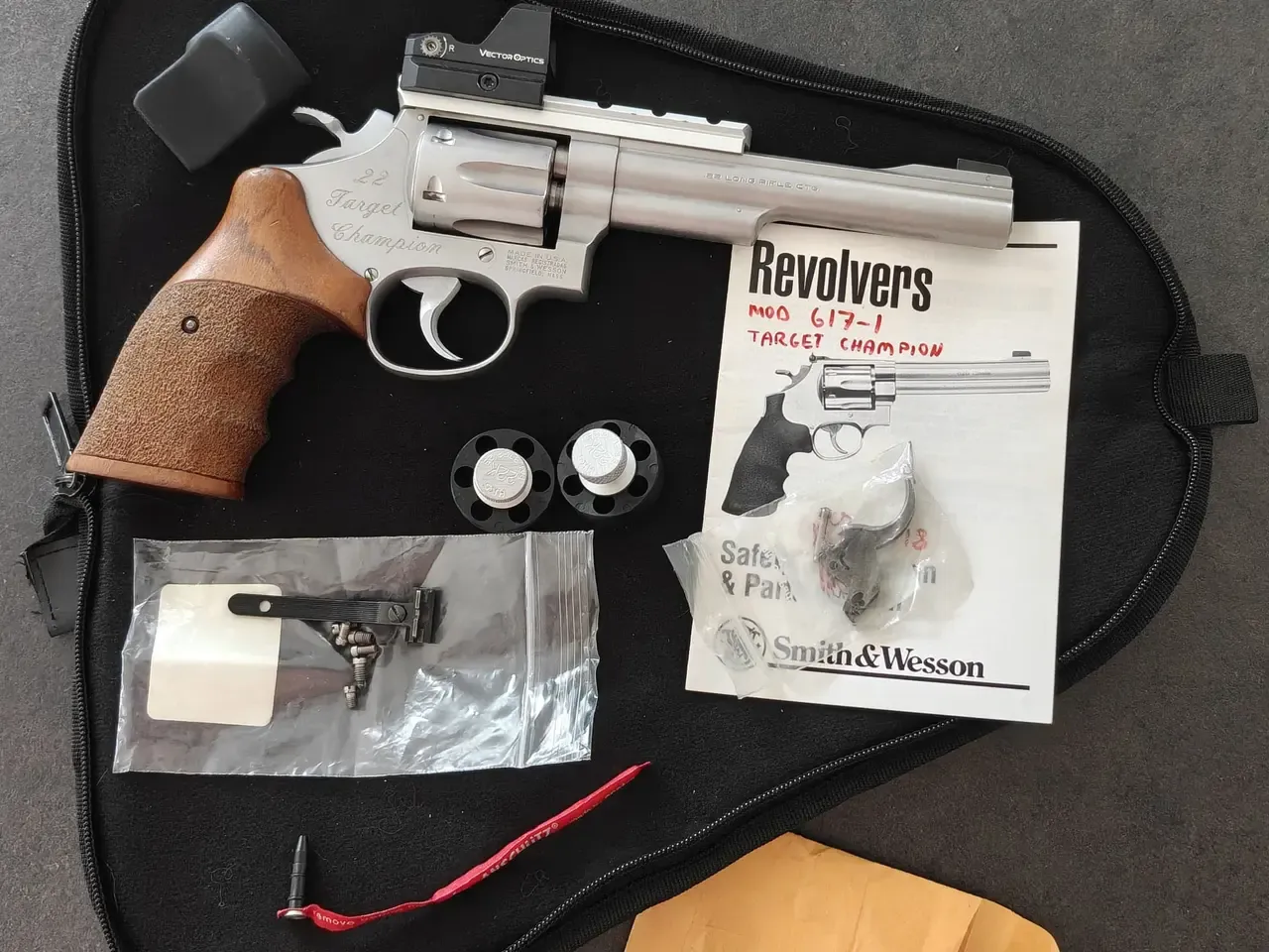 S&W 617 .22 Target Champion 6" Revolver (6 skuds)