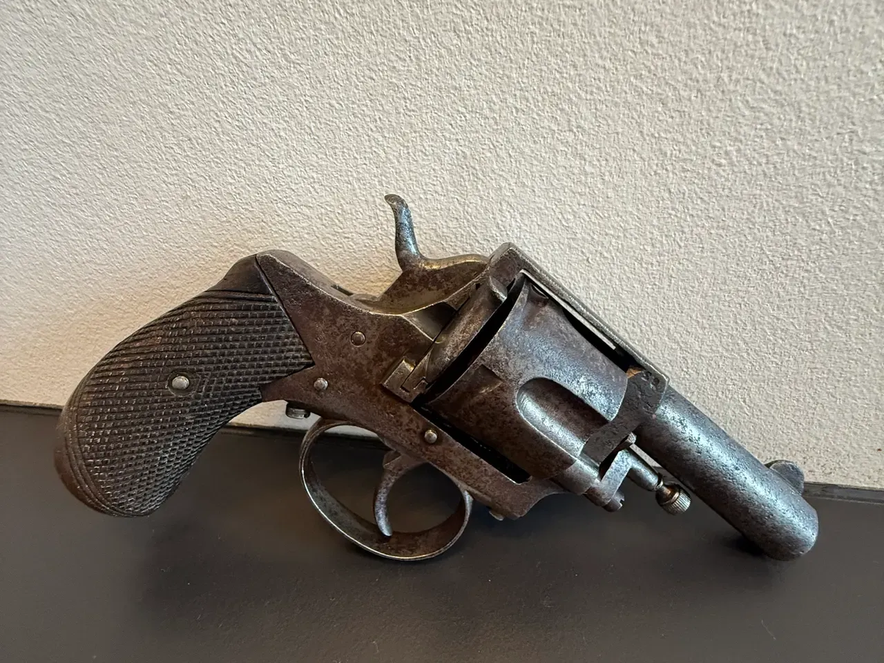 Belgisk Bulldog revolver ca. 1880 – defekt – kræve