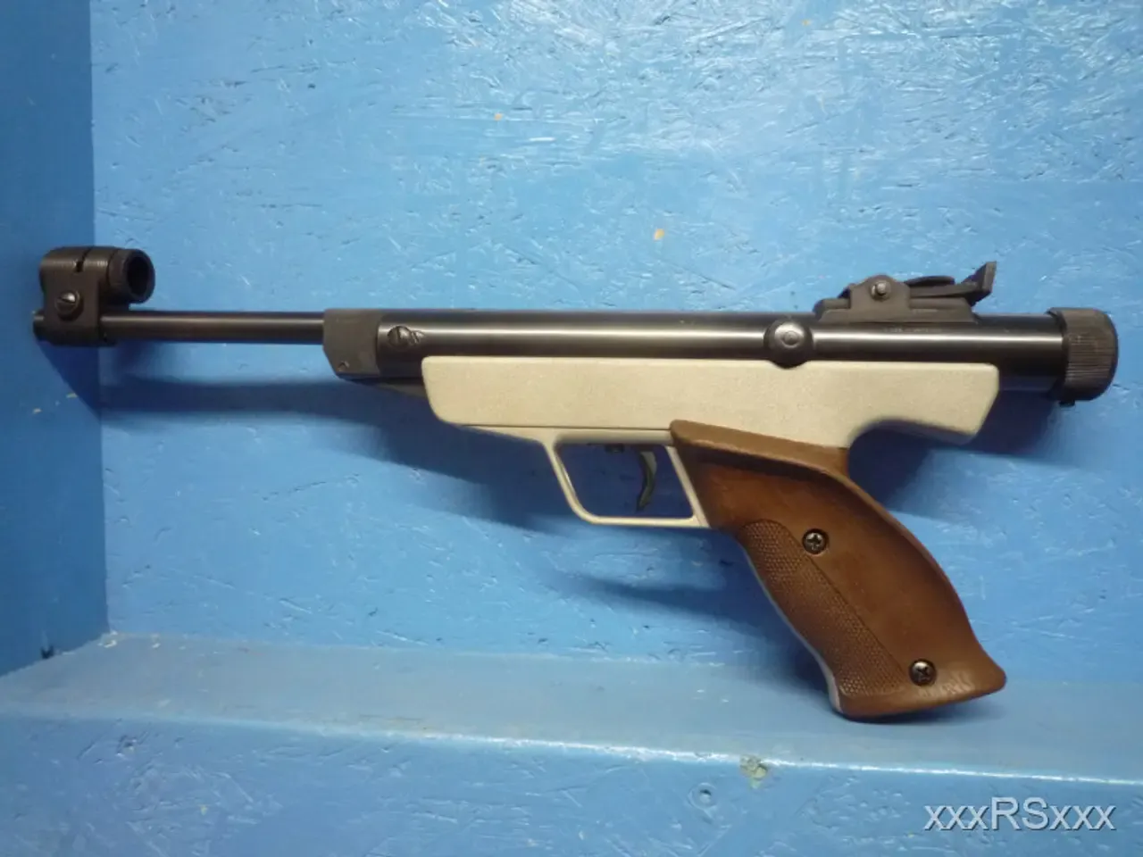 Diana 6G rekylfri luftpistol.