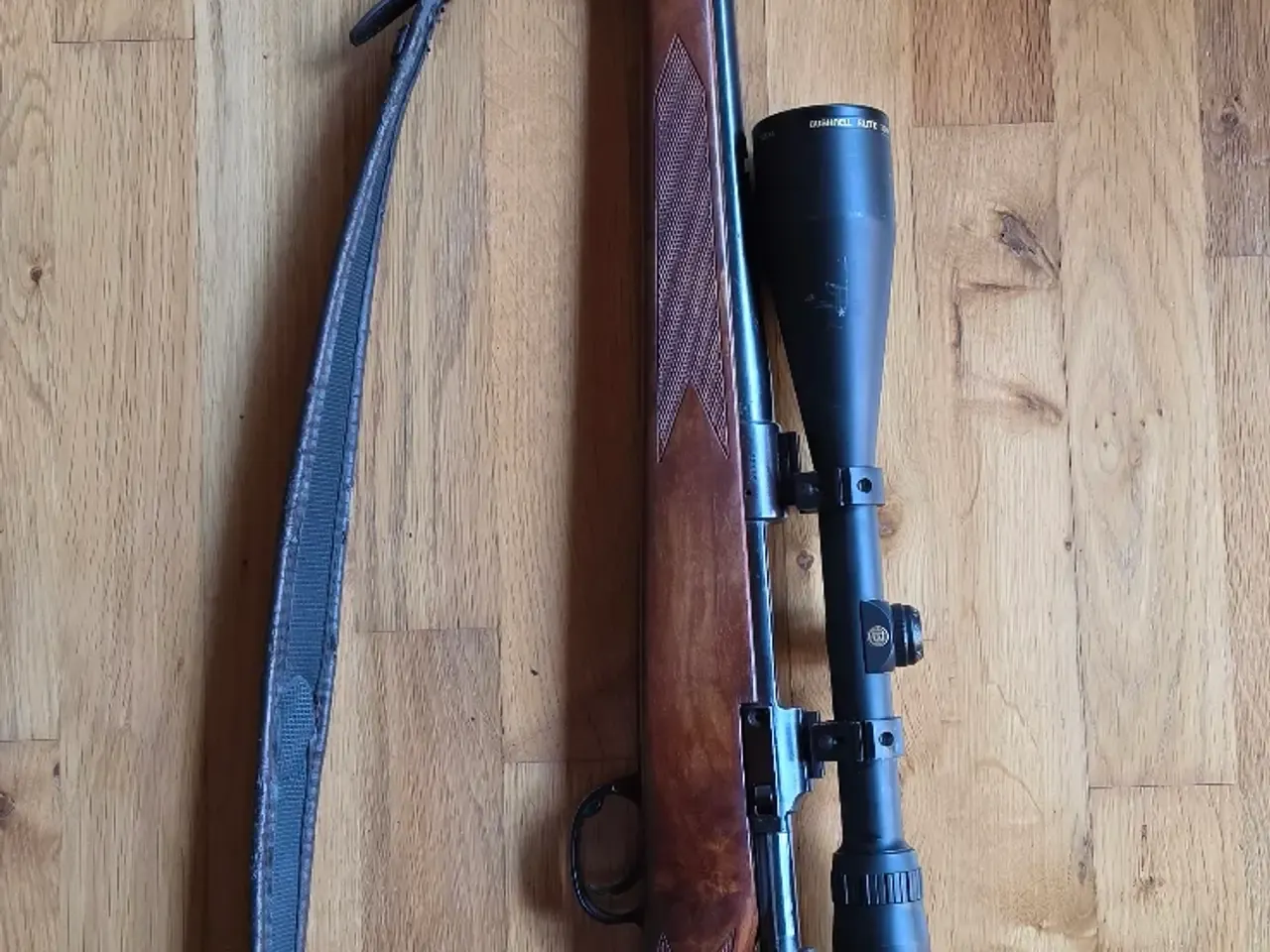 Midland kaliber 243 win med Bushnell kikkert