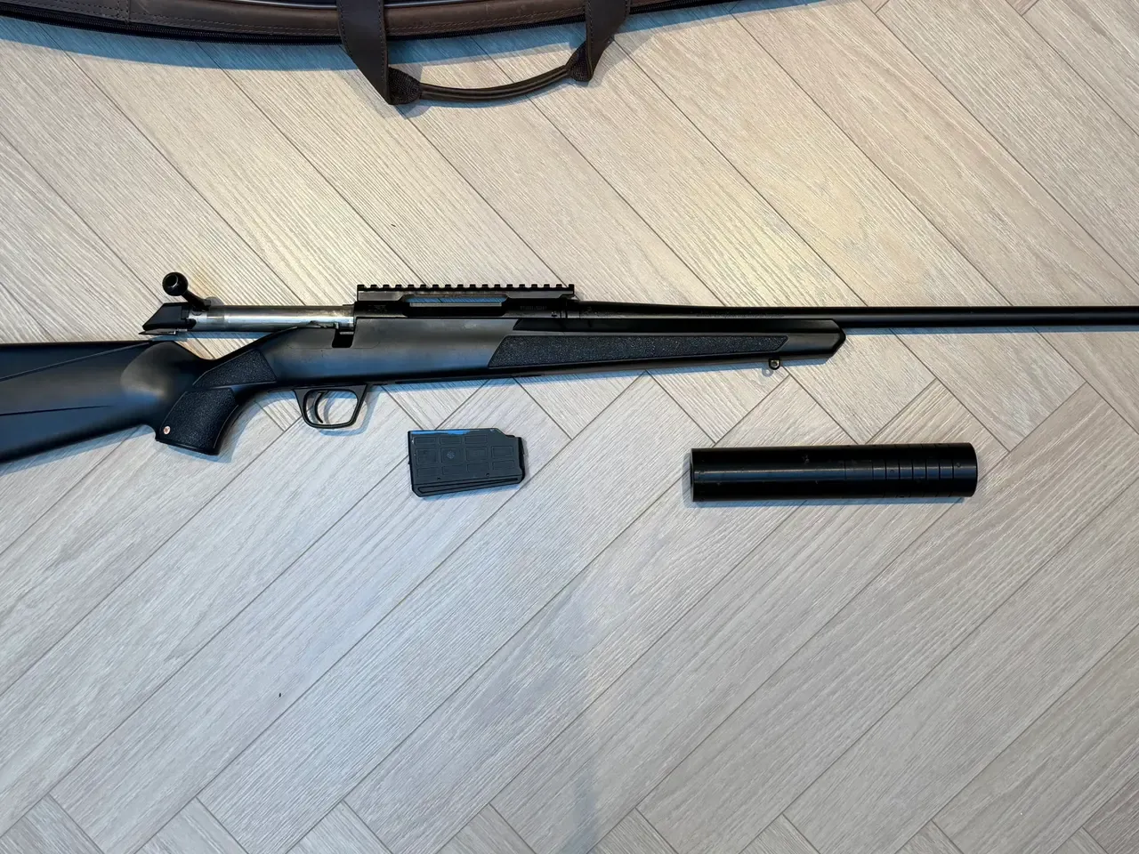Winchester XPR i kaliber .30-06 med sort syntetskæ