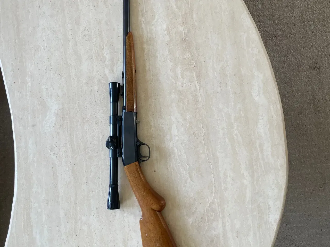 Browning .22 LR halvauto
