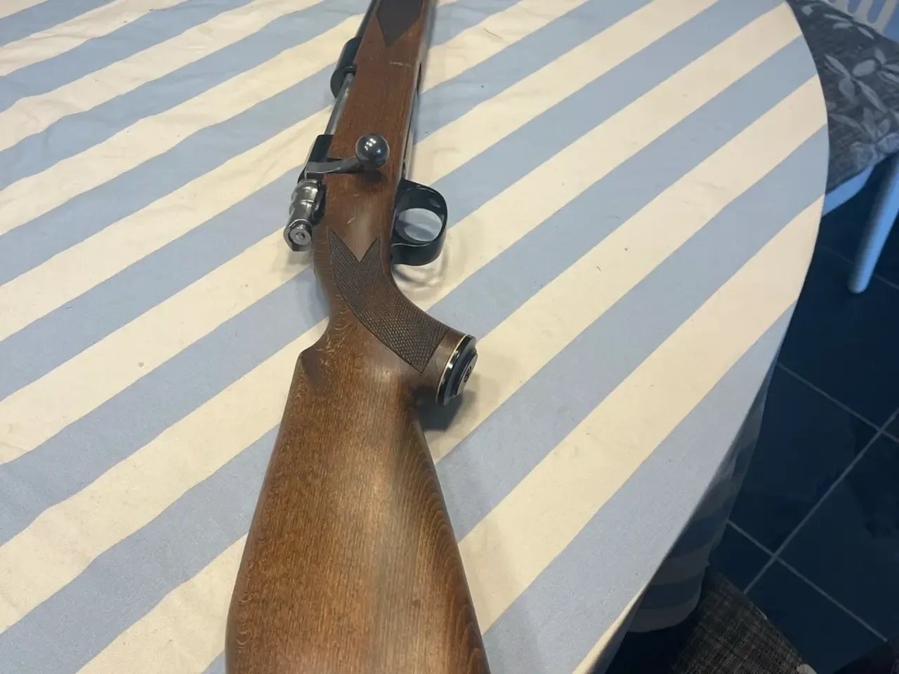 Billig jagtriffel cal 243 Win