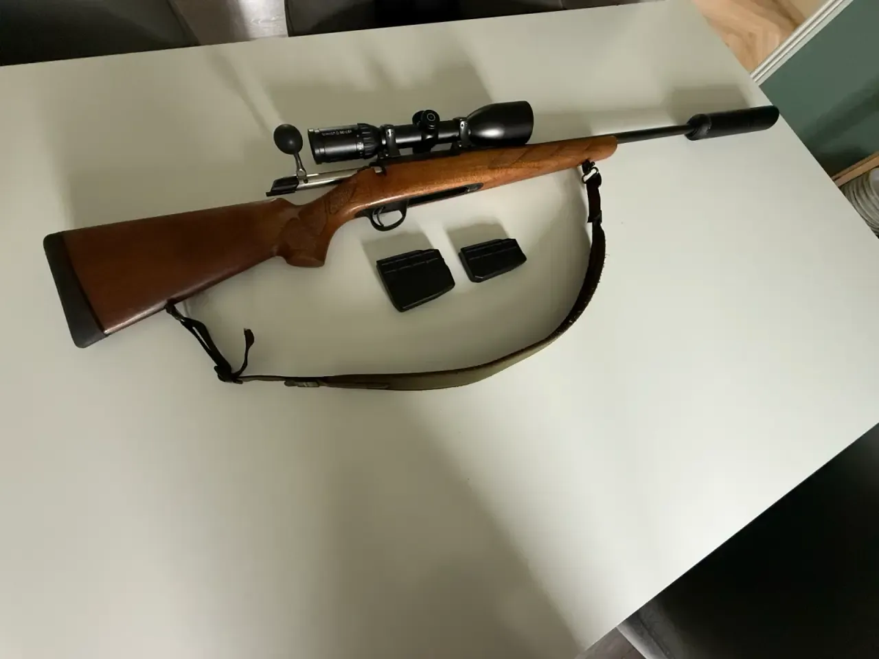 Tikka T3 med kikkert og lyddæmper