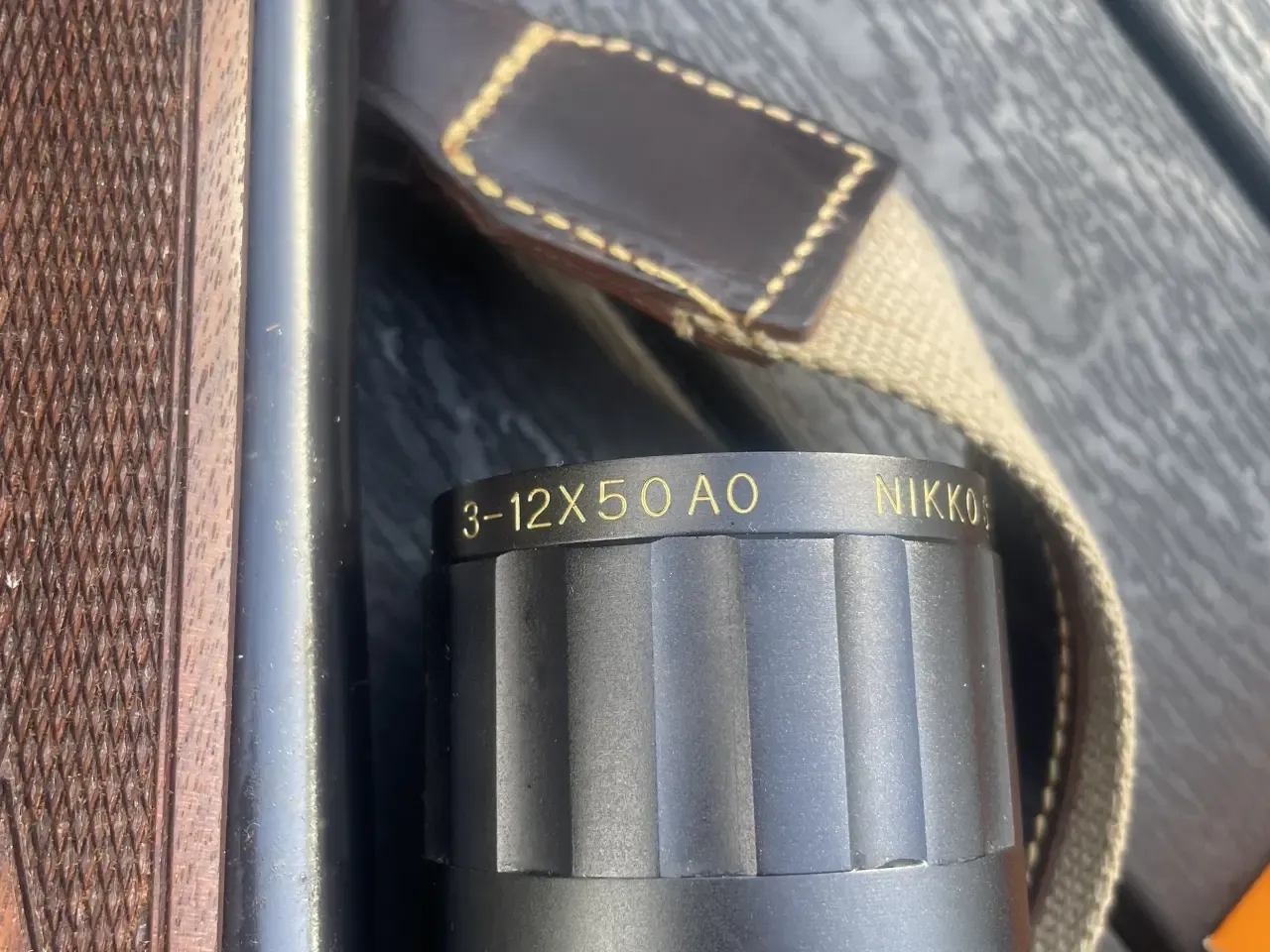Jagtriffel med kikkert og ammunition