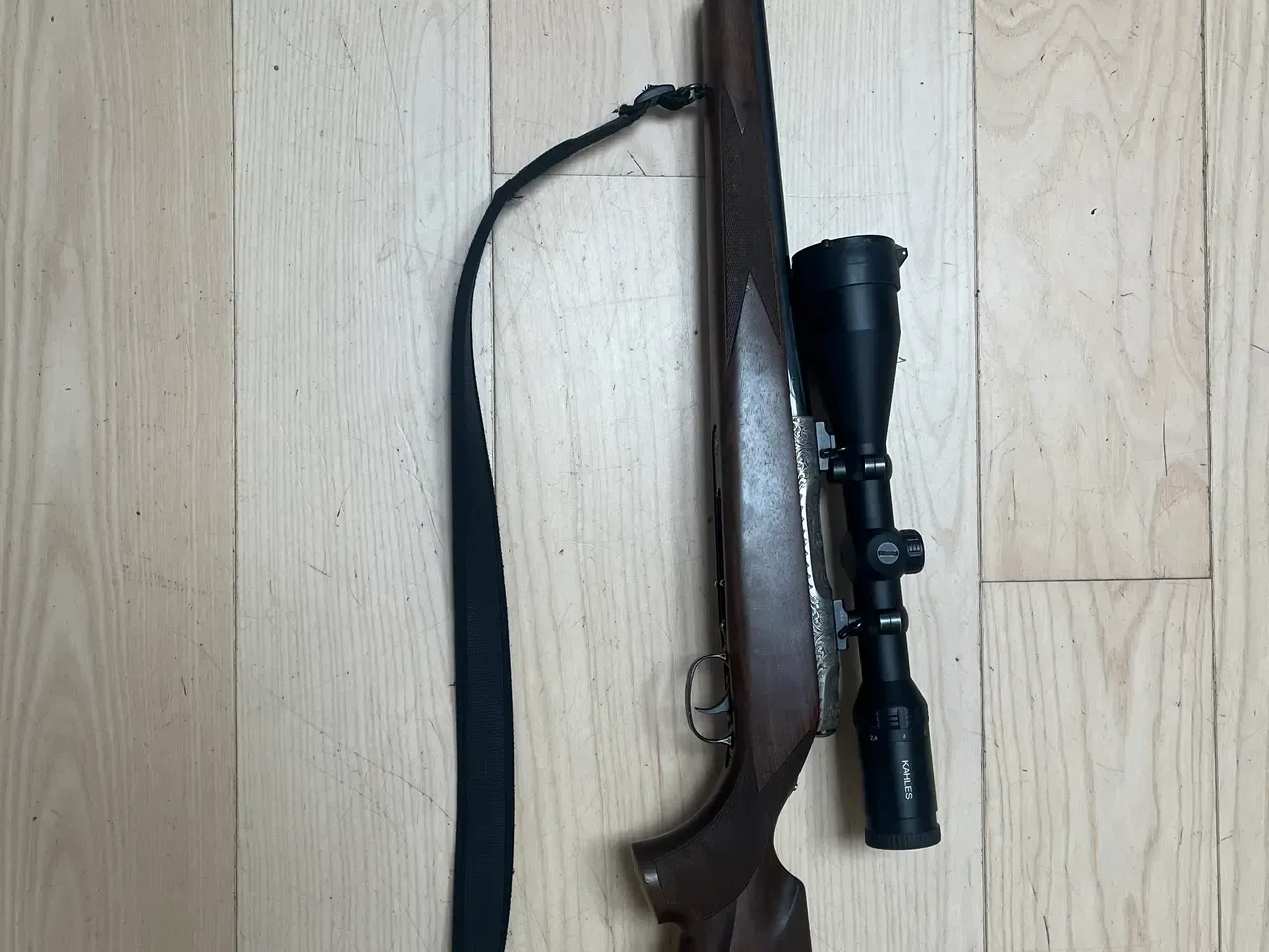 Saur 80 med kikert og kuffert