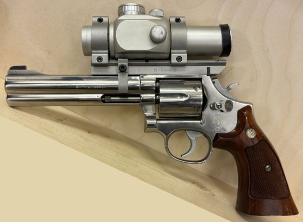 S&W M.686 6" .357 Mag. Flot stand. 9.980,-
