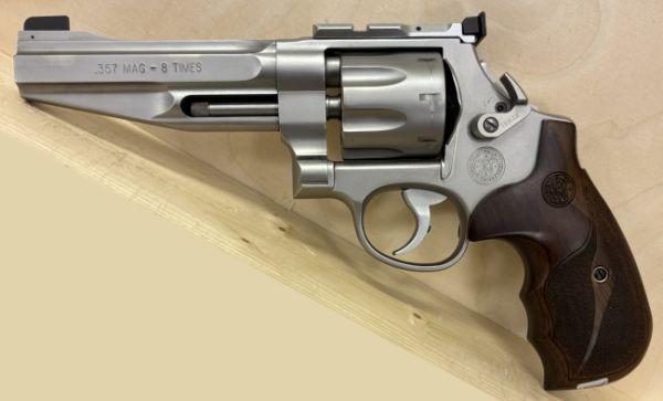 S&W M.627 8 skud Performance Center. 357Mag. Flot stand. 17.980,-
