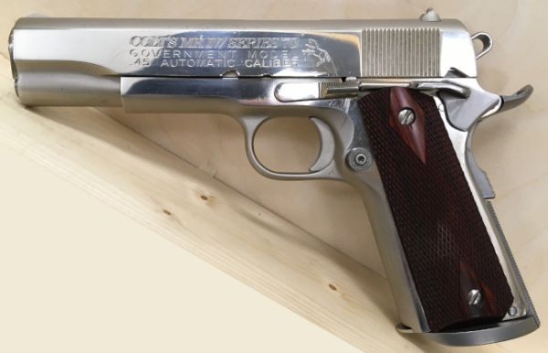 Colt Gov. 1911 MK.IV serie 70 .45acp. Nikkel finish. God stand. 9.980,-