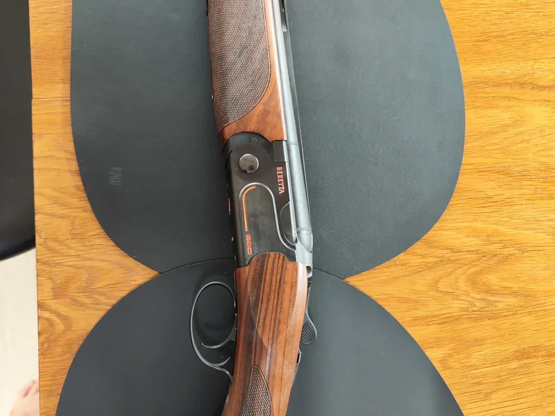 Beretta 690 black